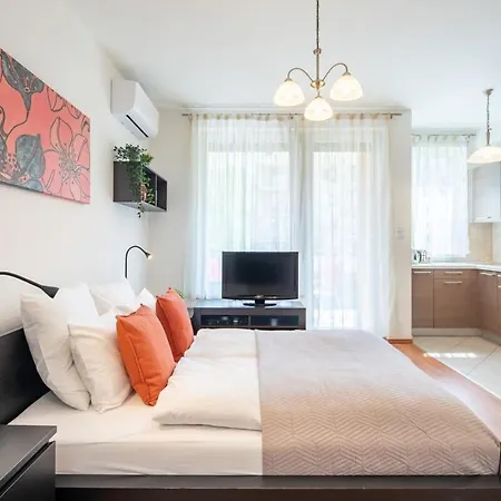 - Balcony - Modern Budapeste